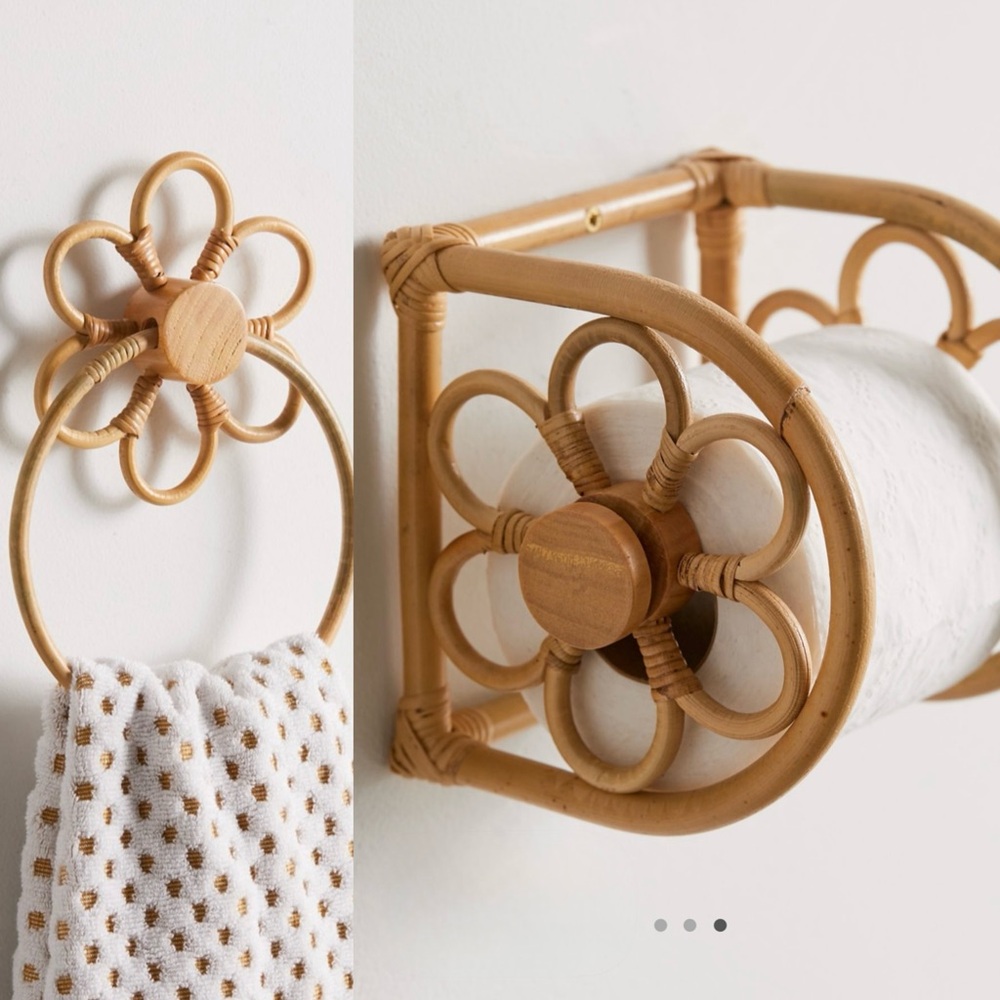 Urban Outfitters Rattan Daisy Bath Set